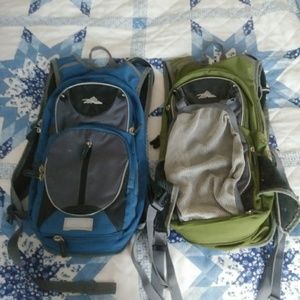 2 Like New High Sierra 2 L Water Packs